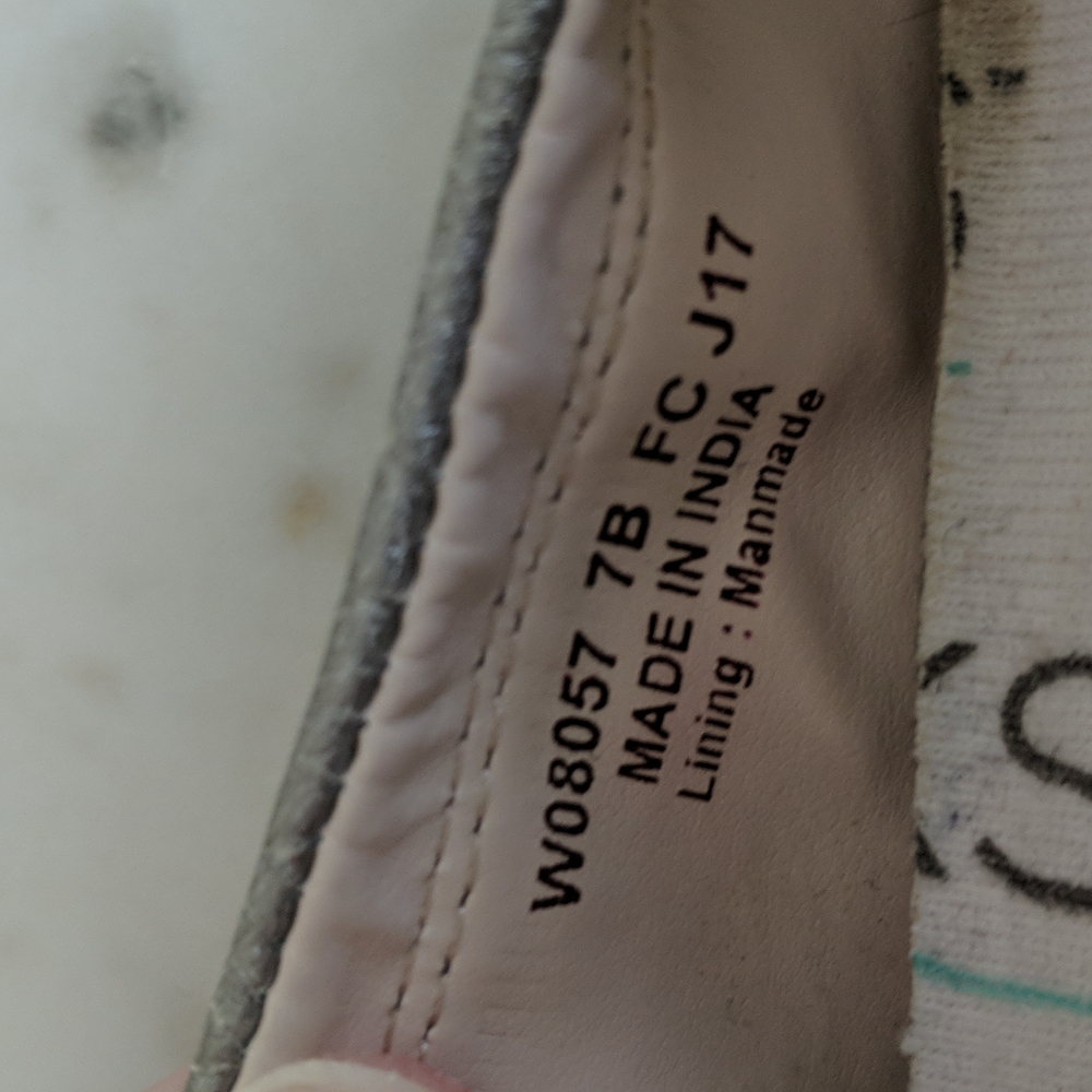 Cole Haan quilted silver ballet flats, size 7 with new gekks sock liners - Picture 7 of 7